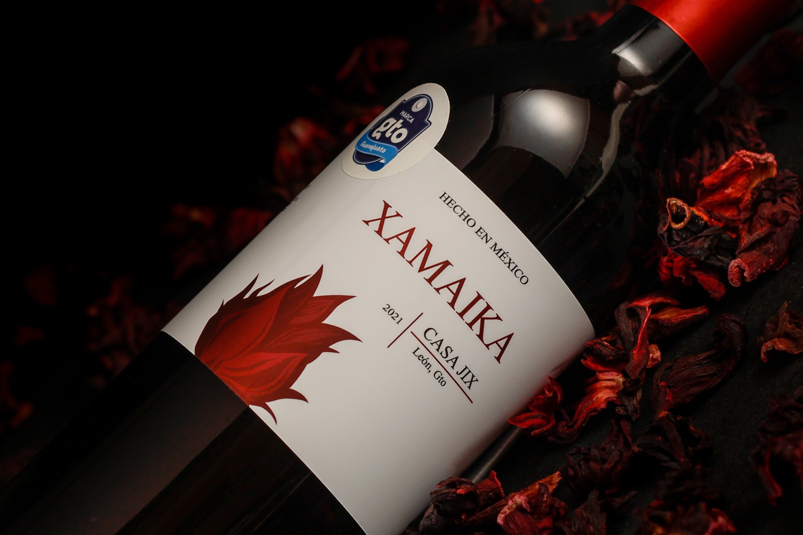Fotografía a detalle de la botella de Xamaika
